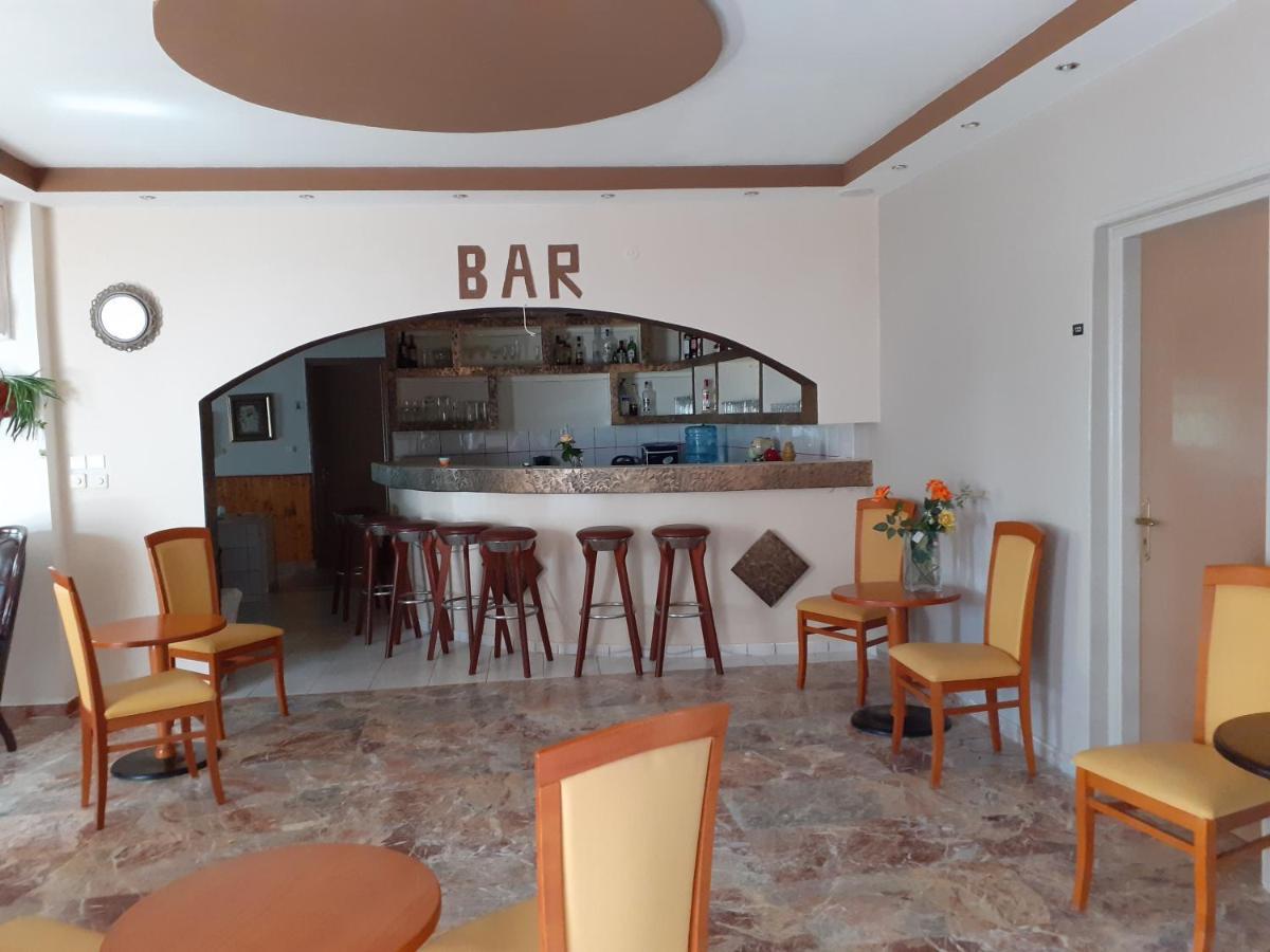 Pantheon Hotel Kamena Vourla Exterior photo