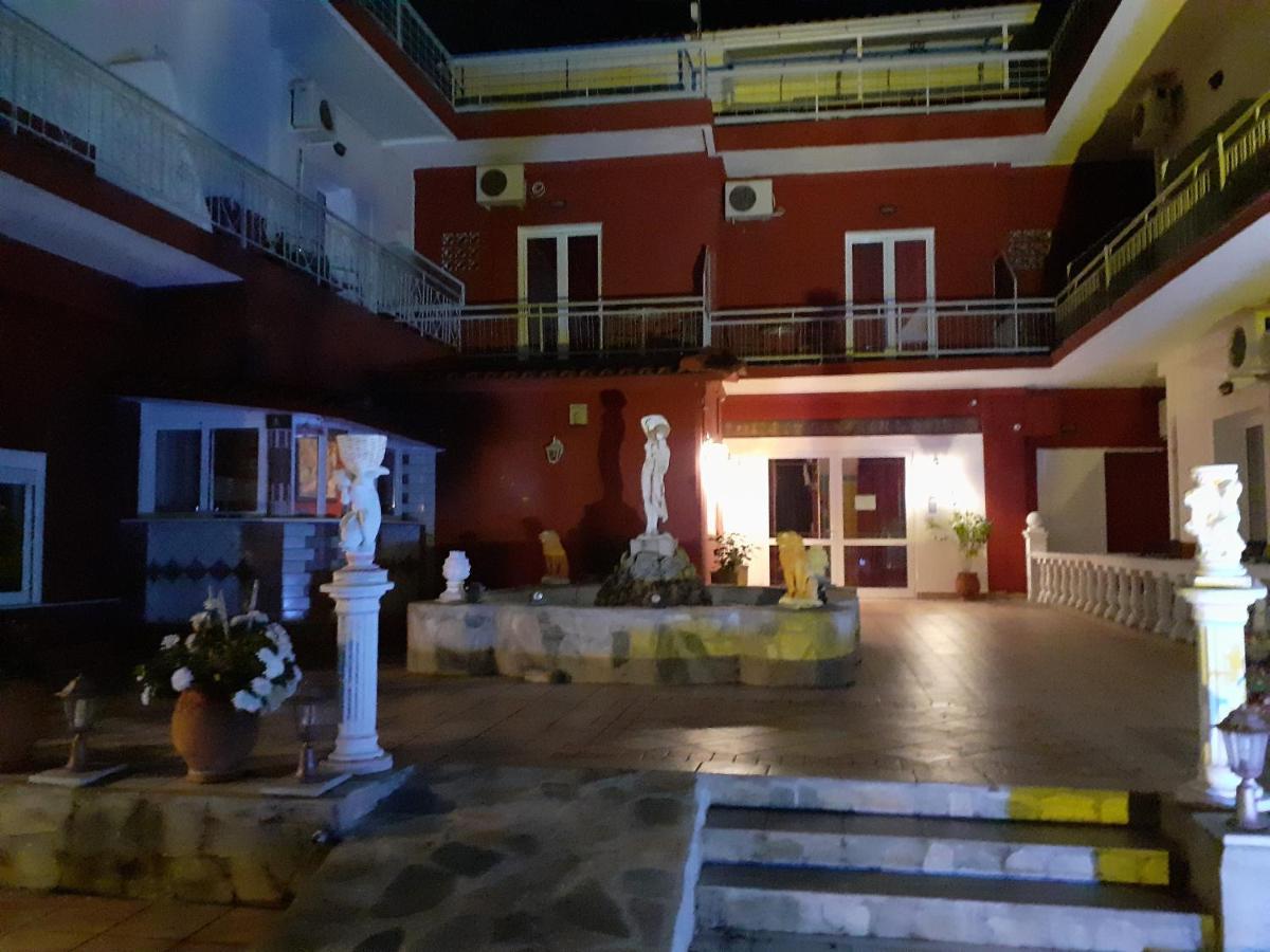 Pantheon Hotel Kamena Vourla Exterior photo